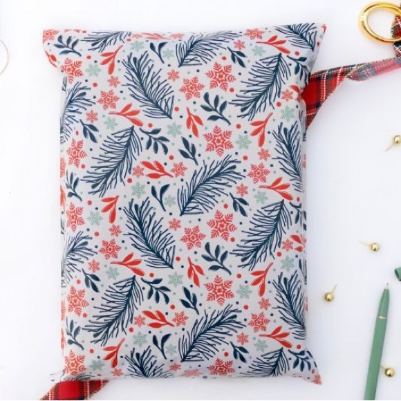 Other - SnowFlake Christmas Poly Mailers 10x13 Pack of 25 🎄 PRICE IS FIRM **LAST ONE**